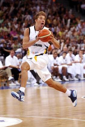 Steffen Hamann (Deutschland) am Ball Basketball Länderspiel Herren Freundschaftsspiel 2006, Test, Testspiel, Nationalteam, Nationaltrikot, Einzelbild Hamburg Dynamik, Basketball Länderspiel Herren Freundschaftsspiel 2006, Test, Testspiel, Nationalteam, Nationaltrikot, Einzelbild Hamburg Dynamik,