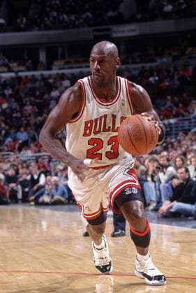 Michael Jordan (Chicago Bulls) am Ball - (Icon9590091) Basketball Herren NBA 1997 1998 Einzelbild Aufnahmedatum geschätzt Chicago Dynamik, Basketball Herren NBA 1997 1998 Einzelbild Aufnahmedatum geschätzt Chicago Dynamik, EDITORIAL USE ONLY