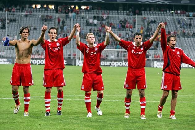Schlußjubel Bayern, v.li. Roque Santa Cruz, Mats Hummels, Bastian Schweinsteiger, Roy Makaay und Hasan Salihamidzic Fußball 1. BL Herren Ligapokal 2006 2007, Ligacup, Liga Pokal, Cup, Halbfinale, FC Bayern München Gruppe München Freude, Fußball 1. BL Herren Ligapokal 2006 2007, Ligacup, Liga Pokal, Cup, Halbfinale, FC Bayern München Gruppe München Freude,