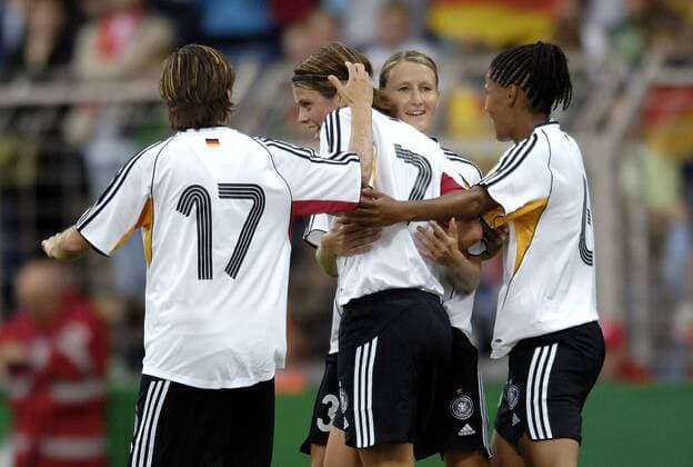 Torjubel Deutschland, v.li.: Isabell Bachor, Ariane Hingst, Sonja Fuss und Navina Omilade Fußball Länderspiel Damen Freundschaftsspiel 2006, Länderspiel, Testspiel, Test, Frauenfußball, Frauen, Nationalteam Gruppe Krefeld Freude, Fußball Länderspiel Damen Freundschaftsspiel 2006, Länderspiel, Testspiel, Test, Frauenfußball, Frauen, Nationalteam Gruppe Krefeld Freude,