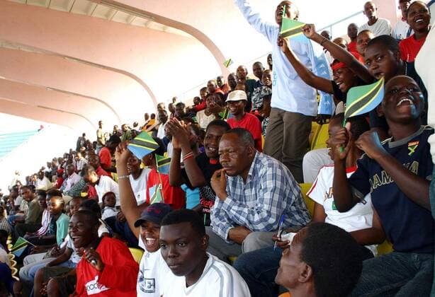 Zahlreiche Fans aus Tansania feuern ihre Mannschaft an -  Fußball Länderspiel Damen African Women Soccer Championship 2006, Kontinentalmeisterschaft, Afrikameisterschaft, Afrikacup Totale Dar es Salaam Freude, Fußball Länderspiel Damen African Women Soccer Championship 2006, Kontinentalmeisterschaft, Afrikameisterschaft, Afrikacup Totale Dar es Salaam Freude,