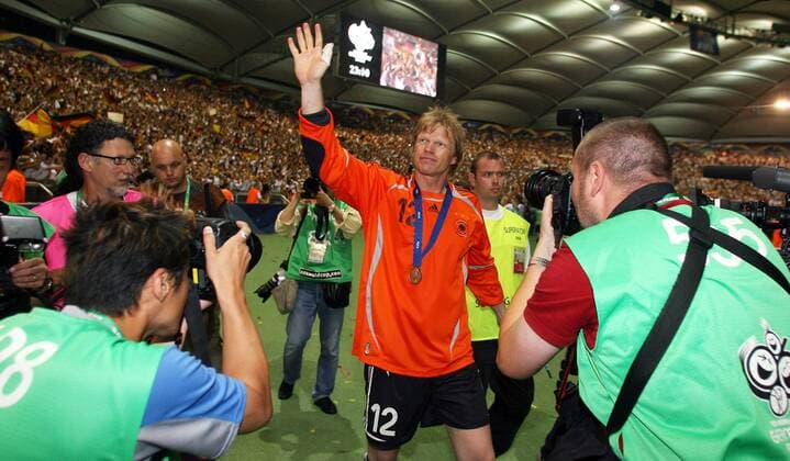 Torwart Oliver Kahn (Deutschland) dreht zu seinem Abschied eine Ehrenrunde im Stuttgarter Gottlieb Daimler Stadion Fußball WM Herren WM 2006, Länderspiel, Nationalteam, Spiel um Platz 3 Gruppe Gottlieb Daimler Stadion Stuttgart Fußball WM Herren WM 2006, Länderspiel, Nationalteam, Spiel um Platz 3 Gruppe Gottlieb Daimler Stadion Stuttgart