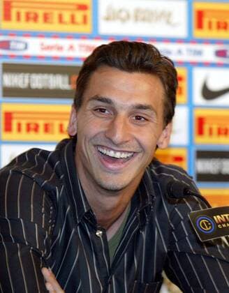Neuzugang Zlatan Ibrahimovic (Inter) gut gelaunt während der Pressekonferenz - Fußball Herren Serie A 2006 2007, 1. Italienische Liga, FC Internazionale Mailand, Vorstellung, Präsentation Porträt Mailand Freude, Fußball Herren Serie A 2006 2007, 1. Italienische Liga, FC Internazionale Mailand, Vorstellung, Präsentation Porträt Mailand Freude,