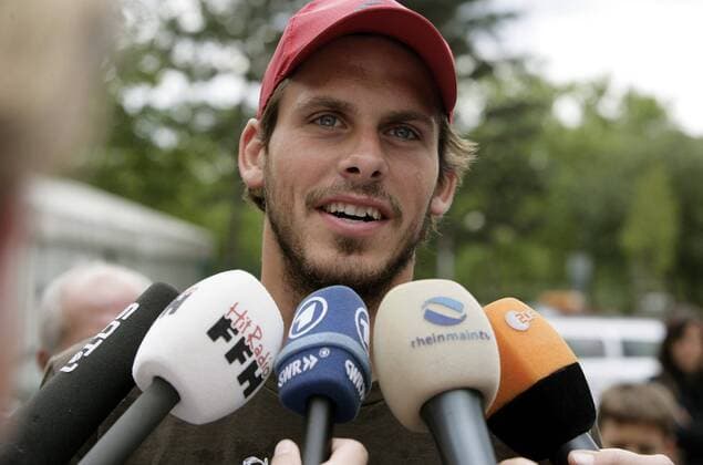 Manuel Friedrich (Mainz) gibt Interviews Fußball 1. BL Herren Saison 2006 2007, FSV Mainz 05 Einzelbild Mainz Fußball 1. BL Herren Saison 2006 2007, FSV Mainz 05 Einzelbild Mainz