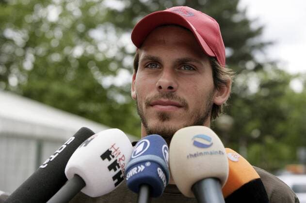 Manuel Friedrich (Mainz) gibt Interviews Fußball 1. BL Herren Saison 2006 2007, FSV Mainz 05 Einzelbild Mainz Fußball 1. BL Herren Saison 2006 2007, FSV Mainz 05 Einzelbild Mainz