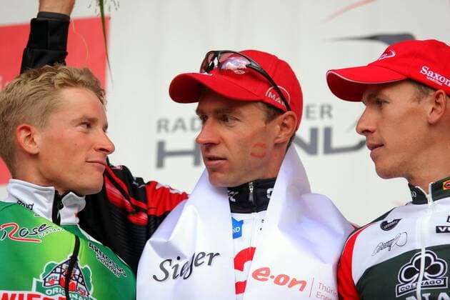 Siegerehrung nach der 81. Auflage der Hainleite Rundfahrt 2006, v.li.: Robert Retschke (Wiesenhof AKUD), Sieger Jens Voigt (beide Deutschland CSC) und Frederic Amorison (Belgien Landbouwkrediet Colnago) Radsport Herren 81. TEAG Hainleite 2006, Straßenradsport, Straße, Rad Gruppe Erfurt Radsport Herren 81. TEAG Hainleite 2006, Straßenradsport, Straße, Rad Gruppe Erfurt