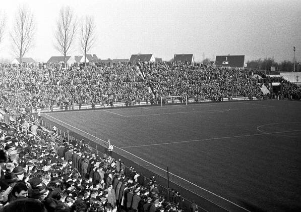 Ausverkauftes Haus am Gladbacher Bökelberg Fußball 1. BL Herren Saison 1965 1966, Borussia Mönchengladbach, Gladbach, Vneg, Vsw Totale Bökelberg, Bökelbergstadion Mönchengladbach Fußball 1. BL Herren Saison 1965 1966, Borussia Mönchengladbach, Gladbach, Vneg, Vsw Totale Bökelberg, Bökelbergstadion Mönchengladbach