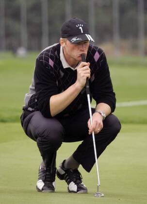 Torwart Oliver Kahn (Bayern) taxiert nachdenklich die Putlinie Fußball 1. BL Herren Prominentengolf 2006, Golf, Freizeit, Freizeitsport, Hobby, Hobbygolfer, FC Bayern München Einzelbild Herzogenaurach Nachdenklichkeit, Fußball 1. BL Herren Prominentengolf 2006, Golf, Freizeit, Freizeitsport, Hobby, Hobbygolfer, FC Bayern München Einzelbild Herzogenaurach Nachdenklichkeit,