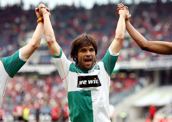 Diego (Bremen) bedankt sich bei den Anhängern Fußball 1. BL Herren Saison 2006 2007, SV Werder Bremen Einzelbild Hannover Freude, Kameradschaft, Fußball 1. BL Herren Saison 2006 2007, SV Werder Bremen Einzelbild Hannover Freude, Kameradschaft,