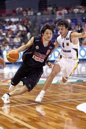 Shinsuke Kashiwagi (Japan, li.) gegen Mithat Demirel (Deutschland) - (aflo1035) Basketball WM Herren WM 2006, Länderspiel, Nationalteam, Nationaltrikot, Gruppe B, Deutschland - Japan 81:70 Gruppe Hiroshima Dynamik, Basketball WM Herren WM 2006, Länderspiel, Nationalteam, Nationaltrikot, Gruppe B, Deutschland - Japan 81:70 Gruppe Hiroshima Dynamik,