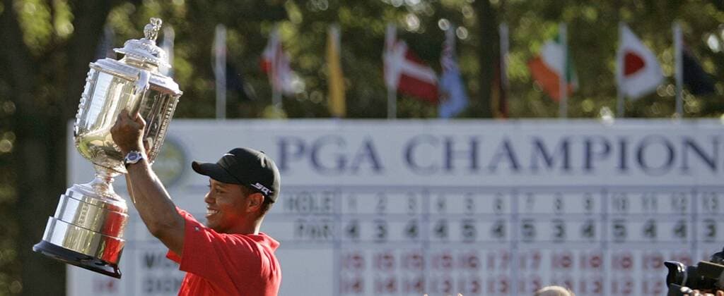 Champion Eldrick Tiger Woods (USA) - Der Sieger der PGA Championship in Medinah mit der Wanamaker Trophy -  (MED2006082038) Golf Herren 88. PGA Championship 2006, Tour Einzelbild Medinah, Illinois Freude, Golf Herren 88. PGA Championship 2006, Tour Einzelbild Medinah, Illinois Freude,