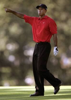 Eldrick Tiger Woods (USA) gibt die Richtung an -  (MED2006082042) Golf Herren 88. PGA Championship 2006, Tour Einzelbild Medinah, Illinois Golf Herren 88. PGA Championship 2006, Tour Einzelbild Medinah, Illinois