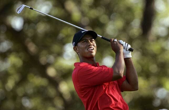 Eldrick Tiger Woods (USA) schaut seinem Schlag hinterher -  (MED2006082048) Golf Herren 88. PGA Championship 2006, Tour Einzelbild Medinah, Illinois Golf Herren 88. PGA Championship 2006, Tour Einzelbild Medinah, Illinois