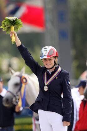 Virginie Atger (Frankreich) - Zweitplatzierte im 160 km Distanzreiten bei den Weltreiterspielen 2006 in Aachen Pferdesport WM Damen World Equestrian Games 2006, Weltreiterspiele, Reiten, Reitsport, Distanzreiten, Langstrecke Einzelbild Aachen Freude, Pferdesport WM Damen World Equestrian Games 2006, Weltreiterspiele, Reiten, Reitsport, Distanzreiten, Langstrecke Einzelbild Aachen Freude,