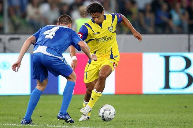 Carvalho de Oliveira Amauri (Chievo Verona, re.) gegen Igor Tomasic (Levski Sofia) -  Fußball EC 1 Herren Champions League Qualifikation 2006 2007, Chievo Verona - PFK Levski Sofia 2:2 Gruppe Verona Dynamik, Fußball EC 1 Herren Champions League Qualifikation 2006 2007, Chievo Verona - PFK Levski Sofia 2:2 Gruppe Verona Dynamik,