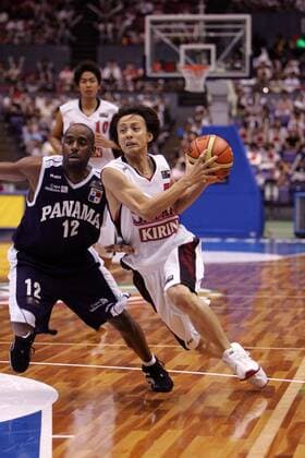 Kei Igarashi (Japan, re.) gegen Eduardo Cota (Panama) Basketball WM Herren WM 2006, Länderspiel, Nationalmannschaft, Nationalteam, Gruppe B, Japan - Panama 78:61 Gruppe Hiroshima Dynamik, Basketball WM Herren WM 2006, Länderspiel, Nationalmannschaft, Nationalteam, Gruppe B, Japan - Panama 78:61 Gruppe Hiroshima Dynamik,