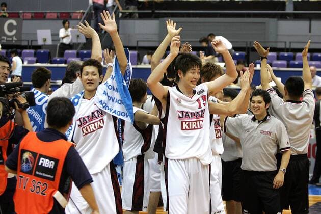 Schlußjubel Japan u.a. mit: Satoru Furuta (Mitte) und Ryota Sakurai (li.) Basketball WM Herren WM 2006, Länderspiel, Nationalmannschaft, Nationalteam, Gruppe B Gruppe Hiroshima Freude, Basketball WM Herren WM 2006, Länderspiel, Nationalmannschaft, Nationalteam, Gruppe B Gruppe Hiroshima Freude,