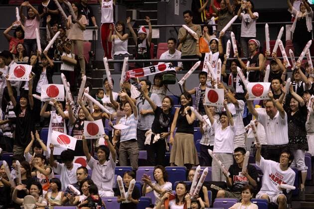 Japanische Fans sorgen für Stimmung auf der Tribüne Basketball WM Herren WM 2006, Länderspiel, Nationalmannschaft, Nationalteam, Gruppe B, Japan, japanischer Totale Hiroshima Basketball WM Herren WM 2006, Länderspiel, Nationalmannschaft, Nationalteam, Gruppe B, Japan, japanischer Totale Hiroshima