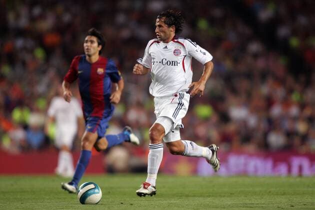 Hasan Salihamidzic (Bayern) am Ball -  Fußball Herren Trofeo Joan Gamper 2006 2007, FC Barcelona - FC Bayern München 4:0, Barca Gruppe Testspiel, Test Barcelona Dynamik, Fußball Herren Trofeo Joan Gamper 2006 2007, FC Barcelona - FC Bayern München 4:0, Barca Gruppe Testspiel, Test Barcelona Dynamik,