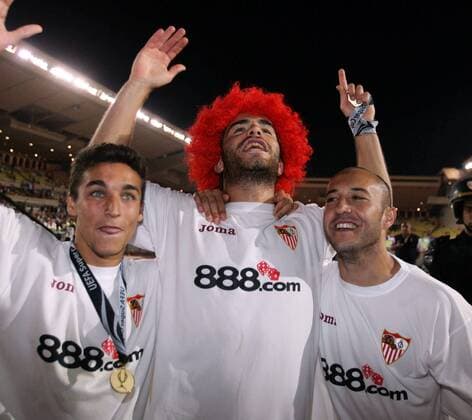 Enzo Maresca (Mitte), Jesus Navas Gonzalez (li.) und Ernesto Javier Chevanton (alle FC Sevilla) feiern den Sieg im UEFA Super Cup 2006 - Fußball Herren UEFA Super Cup 2006, Supercup, Europacup, Europapokal, FC Sevilla Gruppe Monaco Freude, Fußball Herren UEFA Super Cup 2006, Supercup, Europacup, Europapokal, FC Sevilla Gruppe Monaco Freude,