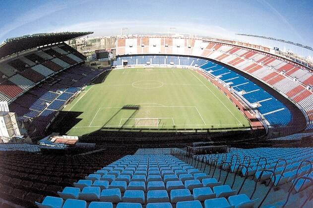 Estadio Vicente Calderon - Heimspielstätte von Atletico Madrid -  Fußball Herren Primera Division 2001 2002, 1. Spanische Liga Totale Estadio Vicente Calderon Madrid Fußball Herren Primera Division 2001 2002, 1. Spanische Liga Totale Estadio Vicente Calderon Madrid