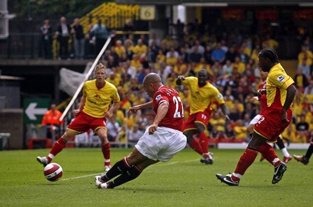 Mikael Silvestre (Manchester United, Mitte) erzielt das 0:1, re. Lloyd Doyley (Watford) - EDITORIAL USE ONLY. No use with unauthorised audio, video, data, fixture lists, club league logos or live services. Online in-match use limited to 120 images, no video emulation. No use in betting, games or single club league player publications. Fußball Herren English Premier League 2006 2007, 1. Englische Liga, FC Watford - Manchester United 1:2, ManU Gruppe Watford Dynamik, Fußball Herren English Premier League 2006 2007, 1. Englische Liga, FC Watford - Manchester United 1:2, ManU Gruppe Watford Dynamik,