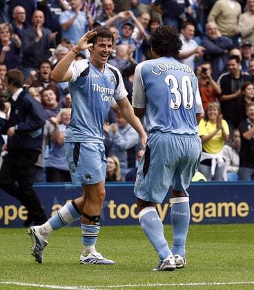 Joey Barton (li.) und Bernardo Corradi (beide Manchester City) - Torjubel - EDITORIAL USE ONLY. No use with unauthorised audio, video, data, fixture lists, club league logos or live services. Online in-match use limited to 120 images, no video emulation. No use in betting, games or single club league player publications. Fußball Herren English Premier League 2006 2007, 1. Englische Liga, Manchester City Gruppe Manchester Freude, Fußball Herren English Premier League 2006 2007, 1. Englische Liga, Manchester City Gruppe Manchester Freude,