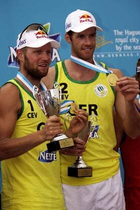 Julius Brink (li.) und Christoph Dieckmann (beide Deutschland) -Europameister 2006 Beachvolleyball EM Herren Nestea European Championship Final 2006, Finale, Tour, Beach Gruppe Den Haag Freude, Beachvolleyball EM Herren Nestea European Championship Final 2006, Finale, Tour, Beach Gruppe Den Haag Freude,