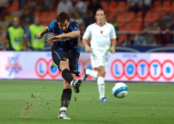 Zlatan Ibrahimovic (Inter) zieht ab - Fußball Herren Italienischer Supercup 2006, FC Internazionale Mailand - AS Rom 4:3 n. V., 1. Italienische Liga Gruppe Mailand Dynamik, Fußball Herren Italienischer Supercup 2006, FC Internazionale Mailand - AS Rom 4:3 n. V., 1. Italienische Liga Gruppe Mailand Dynamik,