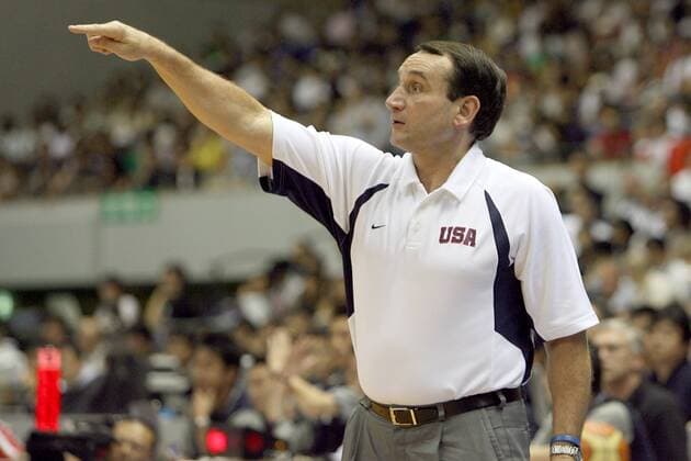 Nationaltrainer Mike Krzyzewski (USA) gibt Anweisungen -  Basketball WM Herren WM 2006, Länderspiel, Nationalteam, Nationaltrikot, Gruppe D Einzelbild Sapporo Basketball WM Herren WM 2006, Länderspiel, Nationalteam, Nationaltrikot, Gruppe D Einzelbild Sapporo