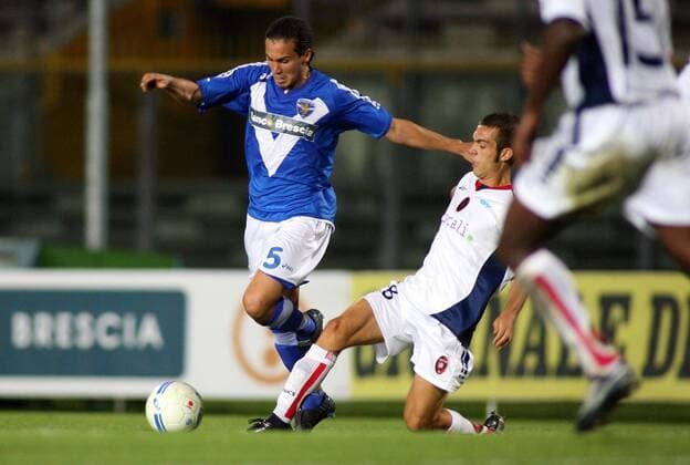 Jadid Abderrazzak (Brescia, li.) gegen Salvatore Burrai (Cagliari) - Fußball Herren Coppa Italia 2006 2007, Italienischer Pokal, Pokalspiel, TIM Cup, Gruppe Brescia Dynamik, Fußball Herren Coppa Italia 2006 2007, Italienischer Pokal, Pokalspiel, TIM Cup, Gruppe Brescia Dynamik,
