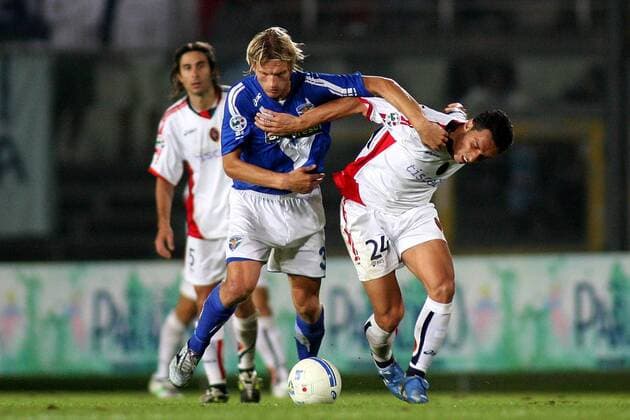 Marius Stankevicius (Brescia, li.) gegen Antonino D Agostino (Cagliari) - Fußball Herren Coppa Italia 2006 2007, Italienischer Pokal, Pokalspiel, TIM Cup Gruppe Brescia Dynamik, Kampf, Fußball Herren Coppa Italia 2006 2007, Italienischer Pokal, Pokalspiel, TIM Cup Gruppe Brescia Dynamik, Kampf,