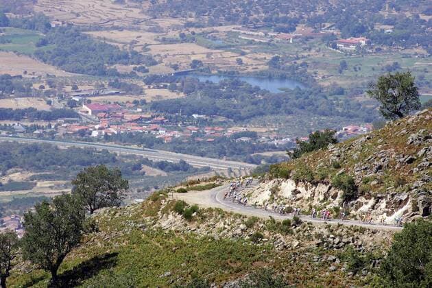 Abfahrt des Peloton auf dem Puerto de Honduras -  Radsport Herren Vuelta a Espana 2006, Spanienrundfahrt, ProTour, Straßenradsport, Rad Totale 5. Etappe: Plasencia - La Covatilla Radsport Herren Vuelta a Espana 2006, Spanienrundfahrt, ProTour, Straßenradsport, Rad Totale 5. Etappe: Plasencia - La Covatilla