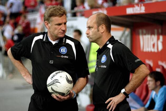 Trainer Edmund Becker (re.) mit Co Trainer Peter Gadinger (beide Karlsruhe) Fußball 2. BL Herren Saison 2006 2007, Test, Testspiel, Benefiz, Benefizspiel, Karlsruher SC, Karlsruhe, KSC Gruppe Mainz Nachdenklichkeit, Fußball 2. BL Herren Saison 2006 2007, Test, Testspiel, Benefiz, Benefizspiel, Karlsruher SC, Karlsruhe, KSC Gruppe Mainz Nachdenklichkeit,