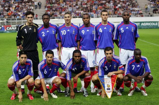 Mannschaftsbild Frankreich U21, hi.v.li.: Torwart Hugo Lloris, Albin Ebondo, Karim Benzema, Jimmy Briand, Gregory Bourillon, Ronald Zubar; vorn: Samir Nasri, Jeremy Clement, Florent Sinama Pongolle ... - (pan16007) Fußball Länderspiel Herren U 21 EM Qualifikation, Nationalteam, Nationaltrikot, Totale 2006 Amiens Fußball Länderspiel Herren U 21 EM Qualifikation, Nationalteam, Nationaltrikot, Totale 2006 Amiens