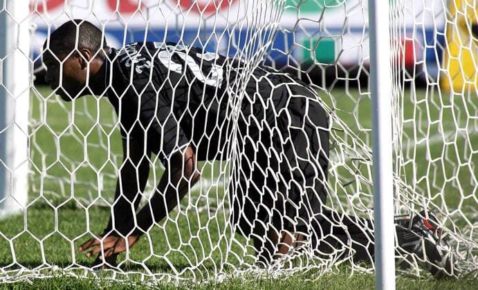 Marcelo Zalayeta (Juventus) zappelt im Netz -  Fußball Herren Serie B 2006 2007, 2. Italienische Liga, Juventus Turin, Juve, Einzelbild Rimini Fußball Herren Serie B 2006 2007, 2. Italienische Liga, Juventus Turin, Juve, Einzelbild Rimini