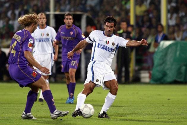 Luis Figo ((Inter, re.) gegen Marco Donadel (AC Florenz) ab -  Fußball Herren Serie A 2006 2007, 1. Italienische Liga, ACF Fiorentina - Internazionale Mailand 2:3, Gruppe Florenz Dynamik, Fußball Herren Serie A 2006 2007, 1. Italienische Liga, ACF Fiorentina - Internazionale Mailand 2:3, Gruppe Florenz Dynamik,