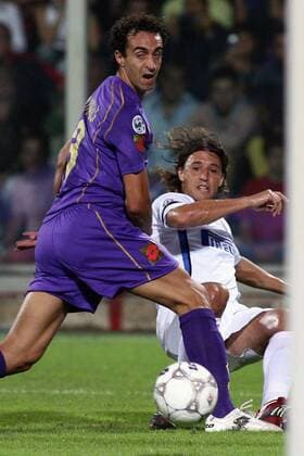 Dario Dainelli (AC Florenz, li.) gegen Hernan Crespo (Inter) -  Fußball Herren Serie A 2006 2007, 1. Italienische Liga, ACF Fiorentina - Internazionale Mailand 2:3, Einzelbild Florenz Dynamik, Fußball Herren Serie A 2006 2007, 1. Italienische Liga, ACF Fiorentina - Internazionale Mailand 2:3, Einzelbild Florenz Dynamik,