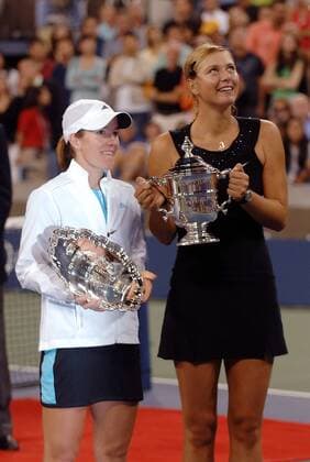 US Open Siegerin Maria Sharapova (Rußland, re.) und Justine Henin Hardenne (Belgien) präsentieren stolz ihre Trophäen Tennis Damen US Open 2006, WTA Tour, Grand Slam, Finale, Endspiel Gruppe Flushing Meadows, Meadow New York City, NY, N. Y. Tennis Damen US Open 2006, WTA Tour, Grand Slam, Finale, Endspiel Gruppe Flushing Meadows, Meadow New York City, NY, N. Y.