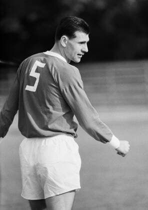 Hermann Nuber (Offenbach) - Schulterblick Fußball Herren Regionalliga Süd 1965 1966, Offenbacher Kickers, OFC, Vneg, Vsw Einzelbild Düsseldorf Fußball Herren Regionalliga Süd 1965 1966, Offenbacher Kickers, OFC, Vneg, Vsw Einzelbild Düsseldorf