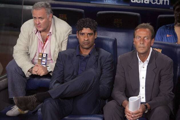 Trainer Frank Rijkaard (Mitte) und Co Trainer Johan Neeskens (beide FC Barcelona, re.) auf der Bank -  Fußball EC 1 Herren Champions League 2006 2007, FC Barcelona, Barca Gruppe Barcelona Fußball EC 1 Herren Champions League 2006 2007, FC Barcelona, Barca Gruppe Barcelona
