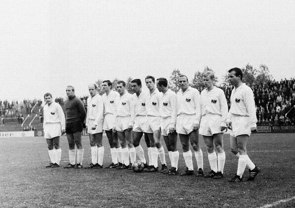 Mannschaftsbild SC Preußen Münster v.li.: Helmut Tybussek, Torwart Herbert Eiteljörge, Heinz Rüdiger Voss, Klaus Bockisch, Werner Anzill, Hubert Windsperger, Manfred Rieskamp, Hermann Lulka, Günter Augustat, Dieter Reh, Engelbert Börger Fußball Herren Regionalliga West 1966 1967, Vneg, Vsw Totale Fußball Herren Regionalliga West 1966 1967, Vneg, Vsw Totale