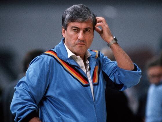 Bundestrainer Petre Ivanescu (BR Deutschland) kratzt sich nachdenklich am Kopf Handball Länderspiel Herren Nationalteam 1987, Nationaltrikot, Supercup, Super Cup, BRD Einzelbild Aufnahmedatum geschätzt Nachdenklichkeit, Handball Länderspiel Herren Nationalteam 1987, Nationaltrikot, Supercup, Super Cup, BRD Einzelbild Aufnahmedatum geschätzt Nachdenklichkeit,