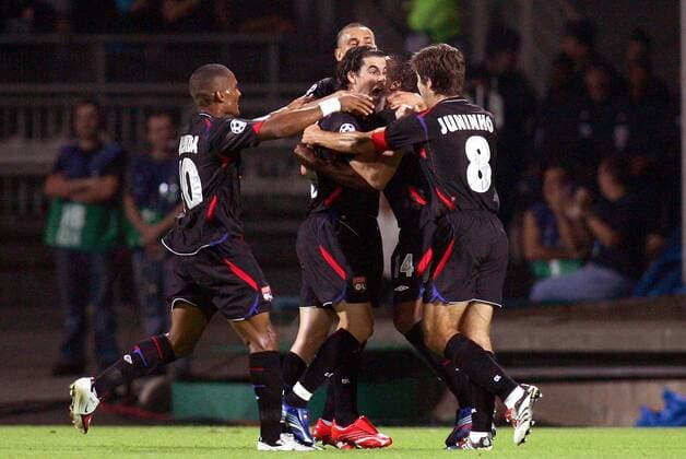 Torjubel Lyon, v.li.: Florent Malouda, Tiago, Sidney Govou und Juninho - (pan16210) Fußball EC 1 Herren Champions League 2006 2007, Olympique Lyonnais, OL Gruppe Lyon Fußball EC 1 Herren Champions League 2006 2007, Olympique Lyonnais, OL Gruppe Lyon  