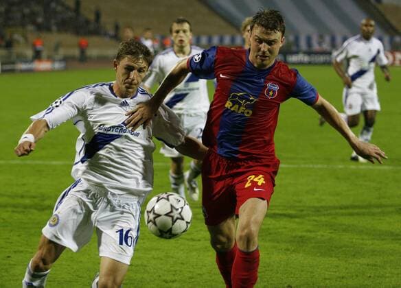 Maxim Shatskikh (Dynamo Kiew, li.) gegen Sorin Ghionea (Steaua Bukarest) -  Fußball EC 1 Herren Champions League 2006 2007, Dinamo Kiev - Steaua Bukarest 1:4 Gruppe Kiew Dynamik, Fußball EC 1 Herren Champions League 2006 2007, Dinamo Kiev - Steaua Bukarest 1:4 Gruppe Kiew Dynamik,
