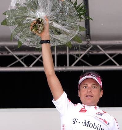 Patrik Sinkewitz (Deutschland T Mobile) im weißen Trikot des besten Sprinters während der Siegerehrung zur 3. Etappe der Dreiländer Tour 2006 Radsport Herren Dreiländertour 2006, 3 Länder Tour, Drei, Dreiländer, Ländertour, Straßenradsport, Straße, Rad Einzelbild 3. Etappe: Griesheim Freude, Radsport Herren Dreiländertour 2006, 3 Länder Tour, Drei, Dreiländer, Ländertour, Straßenradsport, Straße, Rad Einzelbild 3. Etappe: Griesheim Freude,