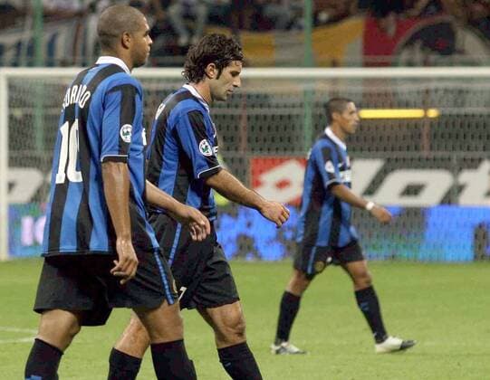 Adriano (li.) und Luis Figo (beide Inter) - enttäuschter Abgang -  Fußball Herren Serie A 2006 2007, 1. Italienische Liga, FC Internazionale Mailand Gruppe Mailand Enttäuschung, Fußball Herren Serie A 2006 2007, 1. Italienische Liga, FC Internazionale Mailand Gruppe Mailand Enttäuschung,