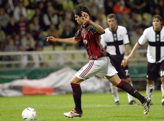 Kaka (Milan) zieht ab -  Fußball Herren Serie A 2006 2007, 1. Italienische Liga, FC Parma - AC Mailand 0:2 Einzelbild Parma Dynamik, Fußball Herren Serie A 2006 2007, 1. Italienische Liga, FC Parma - AC Mailand 0:2 Einzelbild Parma Dynamik,