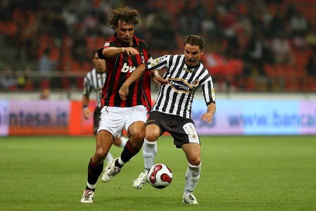Paolo Maldini (Milan, li.) gegen Ervin Skela (Ascoli) - Fußball Herren Serie A 2006 2007, 1. Italienische Liga, AC Mailand - AC Ascoli Calcio 1:0, Vdig Gruppe Mailand Fußball Herren Serie A 2006 2007, 1. Italienische Liga, AC Mailand - AC Ascoli Calcio 1:0, Vdig Gruppe Mailand