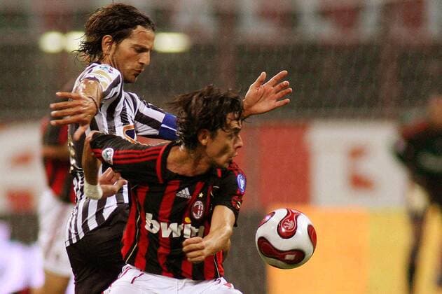 Filippo Inzaghi (Milan, re.) gegen Alexandar Lukovic (Ascoli) -  Fußball Herren Serie A 2006 2007, 1. Italienische Liga, AC Mailand - AC Ascoli Calcio 1:0 Gruppe Mailand Dynamik, Fußball Herren Serie A 2006 2007, 1. Italienische Liga, AC Mailand - AC Ascoli Calcio 1:0 Gruppe Mailand Dynamik,